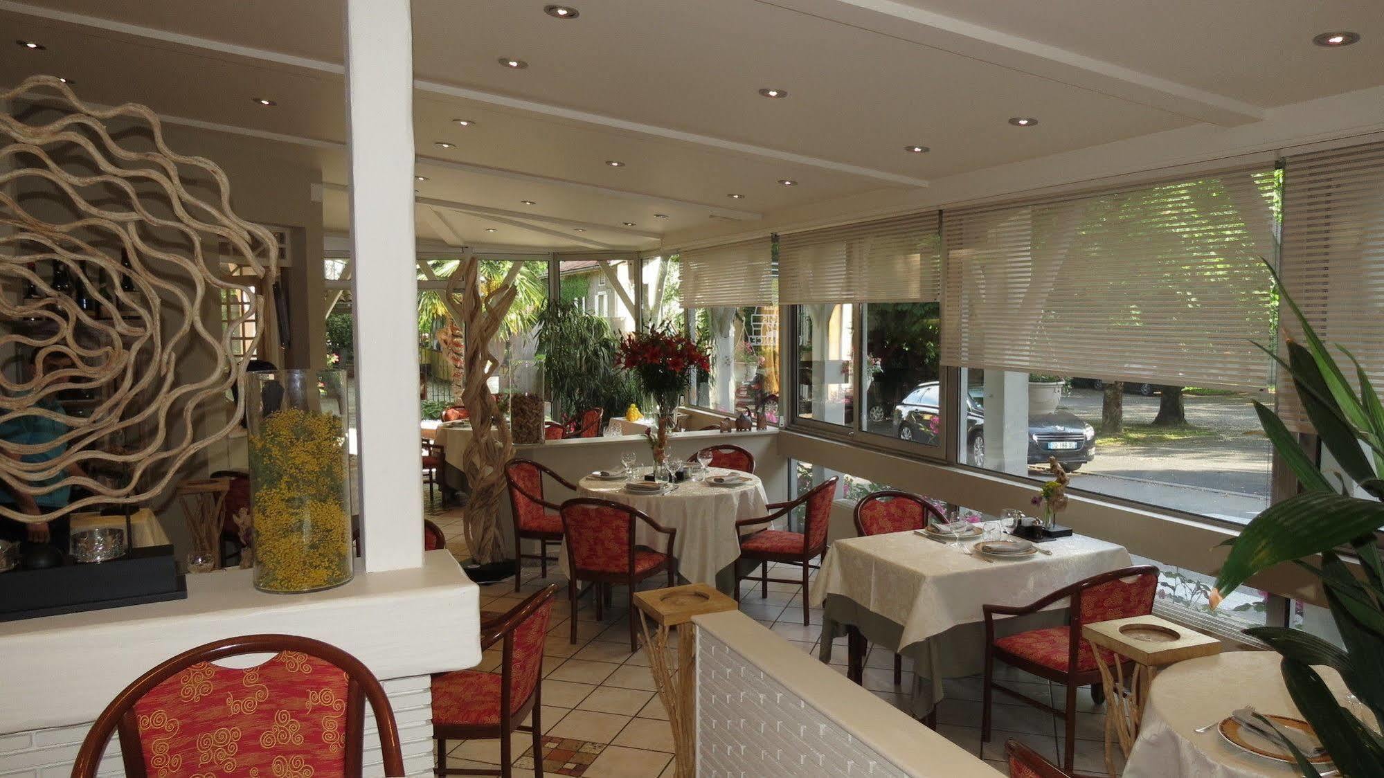 Logis Hotel Restaurant Chez Nous Sainte-Croix  Εξωτερικό φωτογραφία